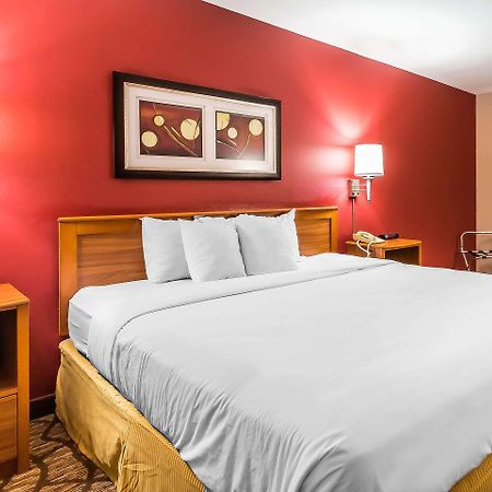 Quality Inn & Suites Chesterfield Village Спрингфийлд Екстериор снимка