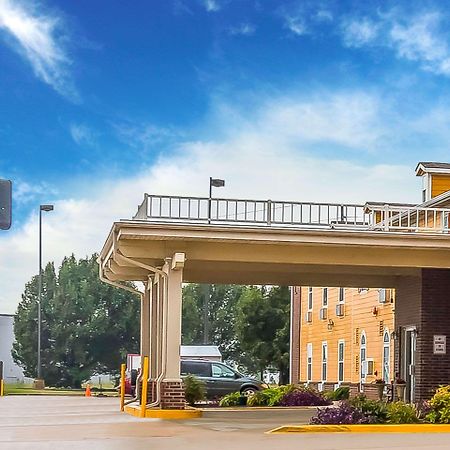 Quality Inn & Suites Chesterfield Village Спрингфийлд Екстериор снимка