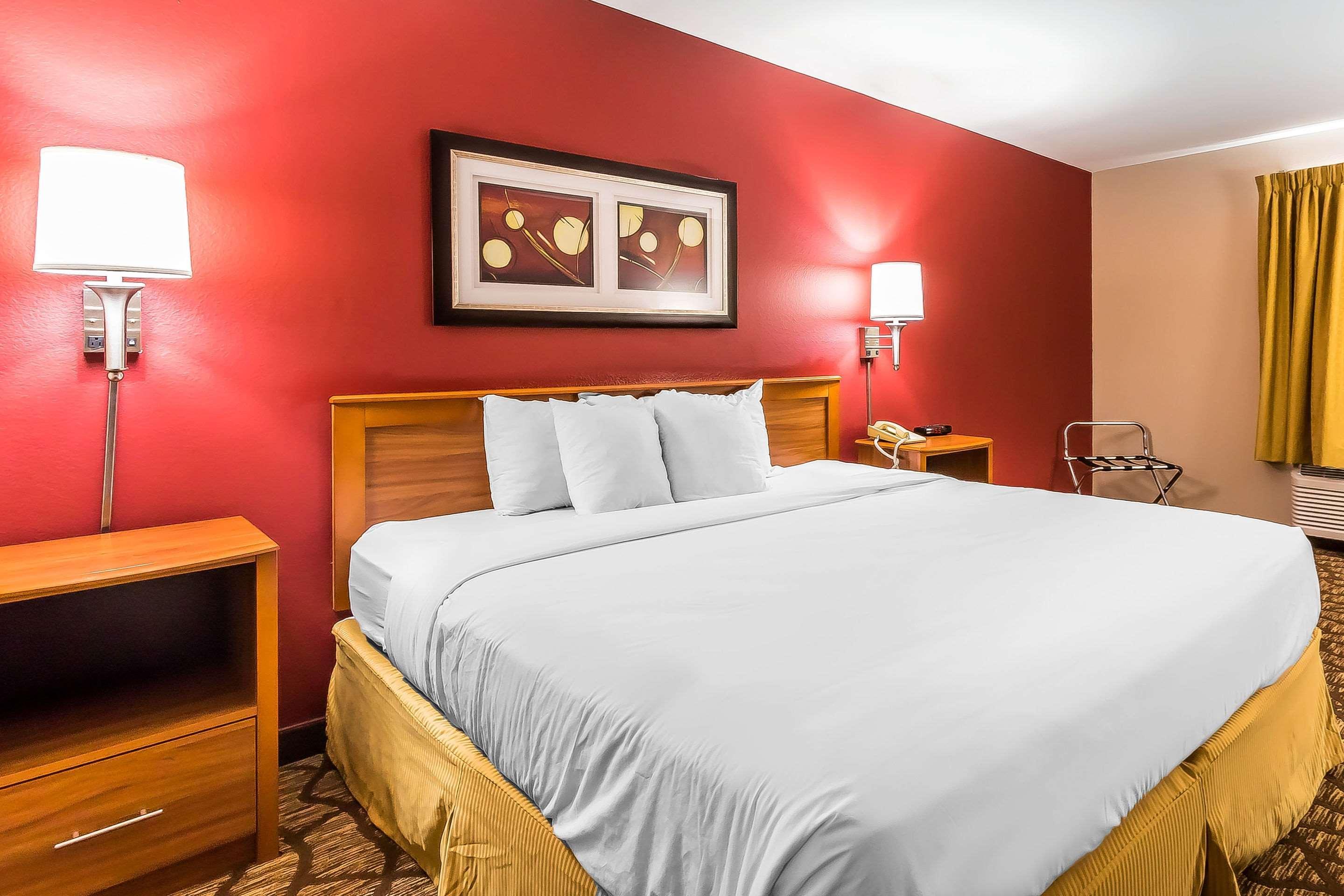Quality Inn & Suites Chesterfield Village Спрингфийлд Екстериор снимка