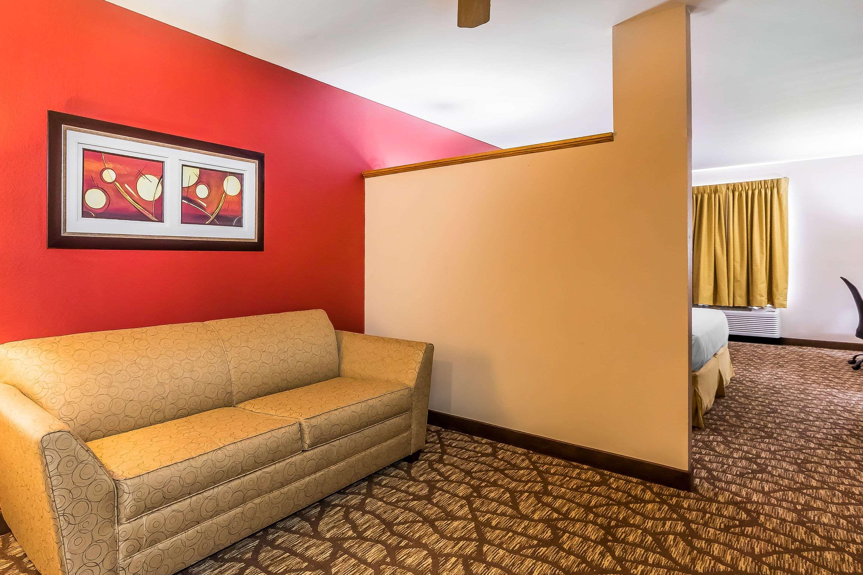 Quality Inn & Suites Chesterfield Village Спрингфийлд Екстериор снимка