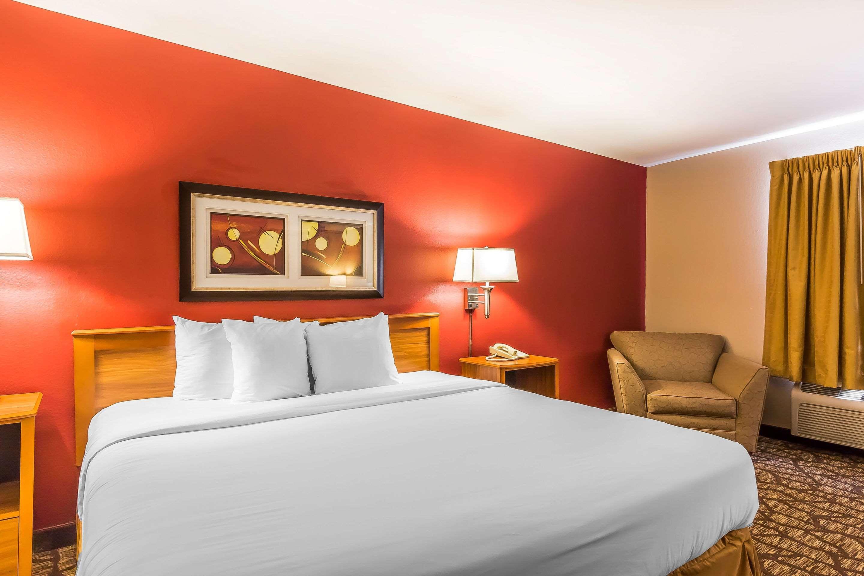 Quality Inn & Suites Chesterfield Village Спрингфийлд Екстериор снимка