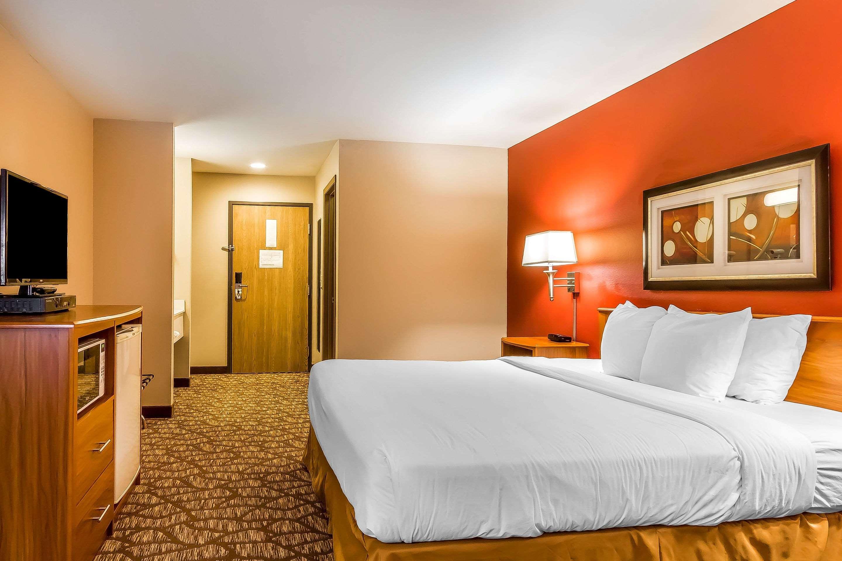 Quality Inn & Suites Chesterfield Village Спрингфийлд Екстериор снимка