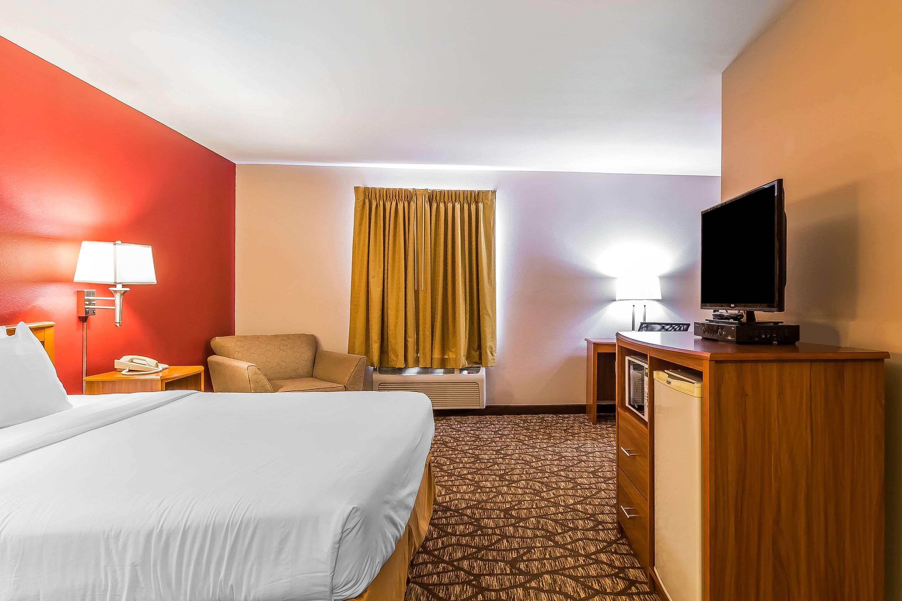 Quality Inn & Suites Chesterfield Village Спрингфийлд Екстериор снимка
