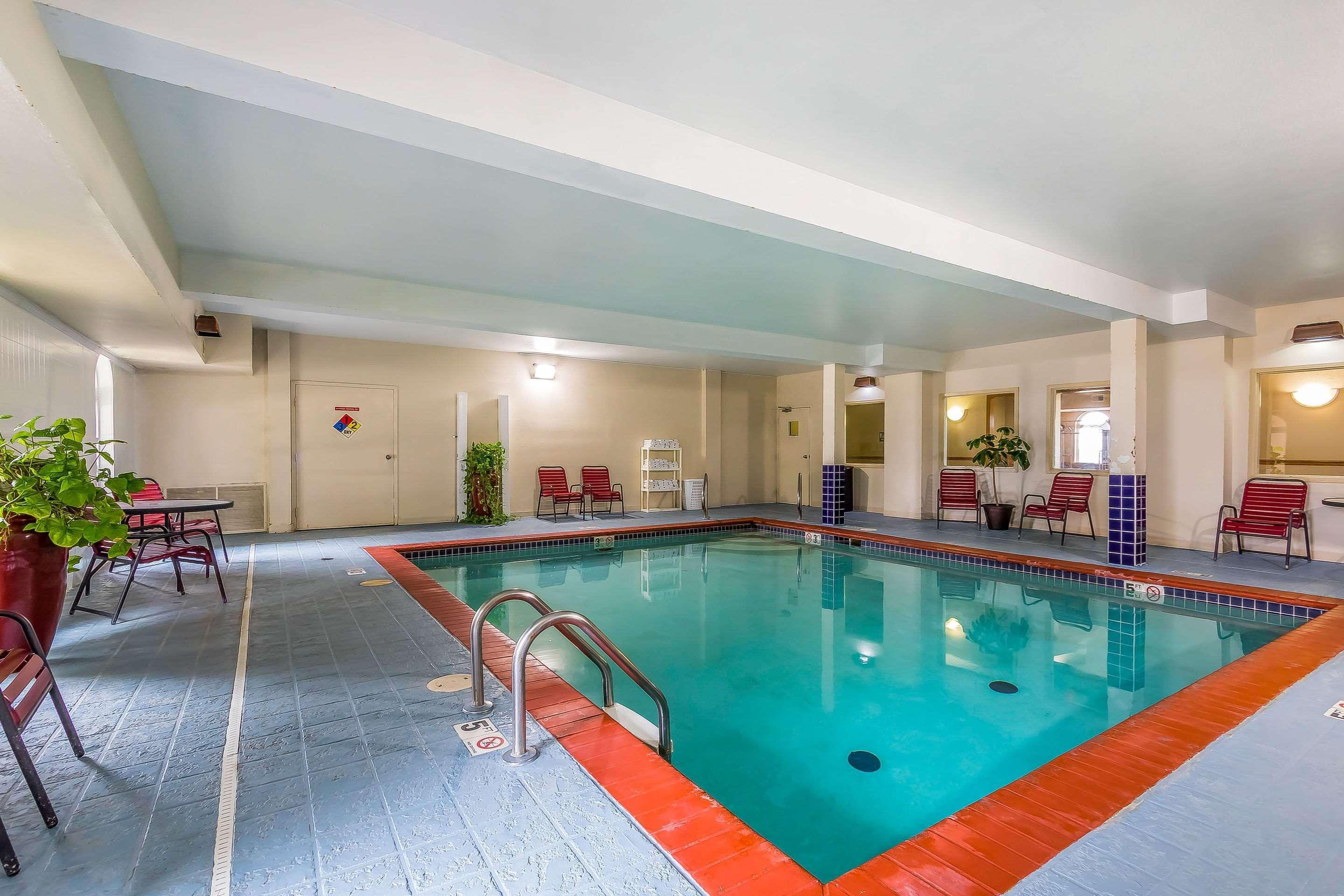 Quality Inn & Suites Chesterfield Village Спрингфийлд Екстериор снимка