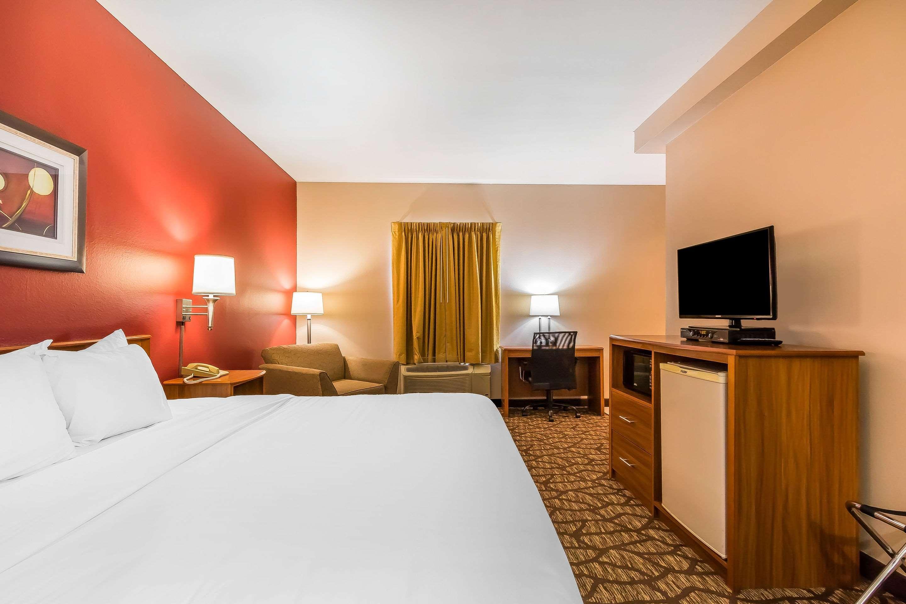 Quality Inn & Suites Chesterfield Village Спрингфийлд Екстериор снимка