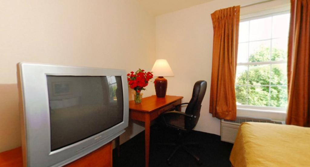 Quality Inn & Suites Chesterfield Village Спрингфийлд Екстериор снимка
