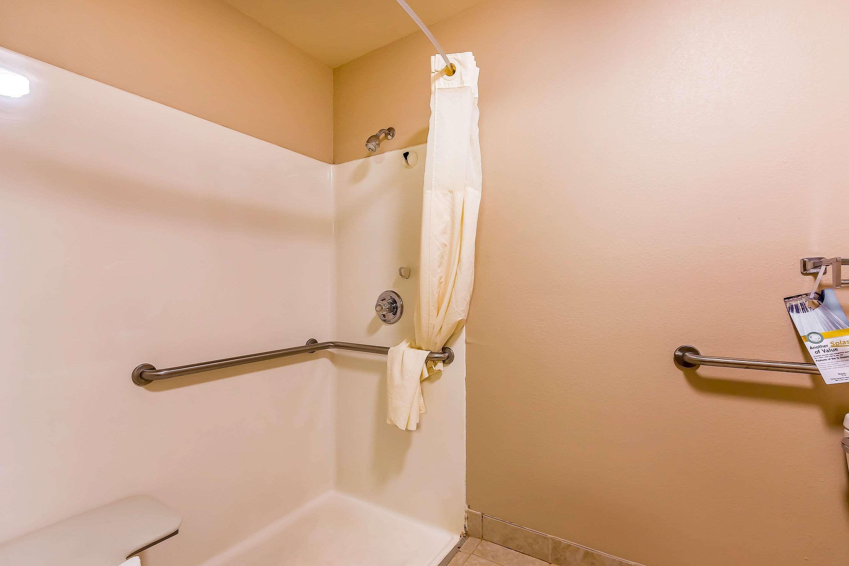 Quality Inn & Suites Chesterfield Village Спрингфийлд Екстериор снимка