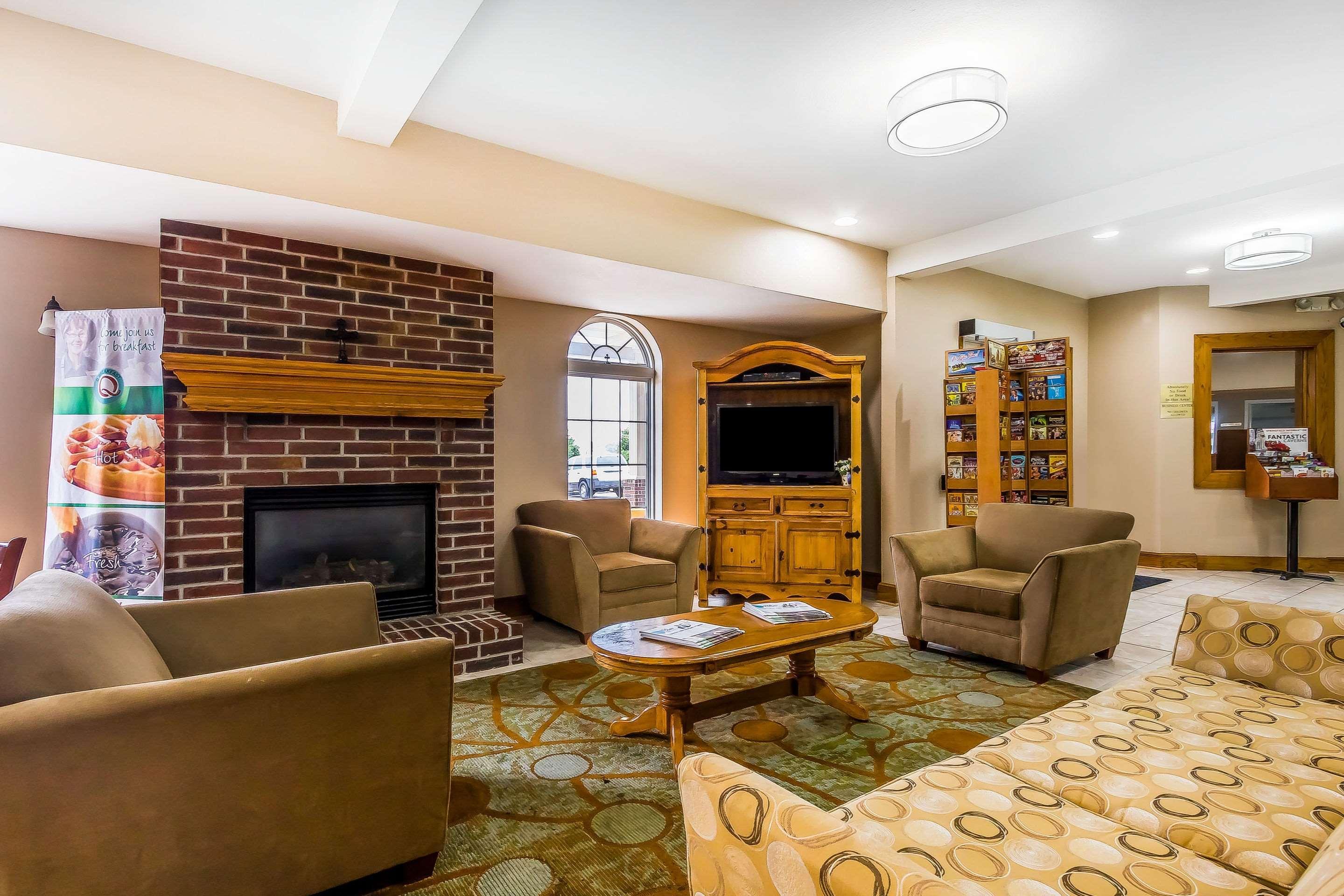 Quality Inn & Suites Chesterfield Village Спрингфийлд Екстериор снимка