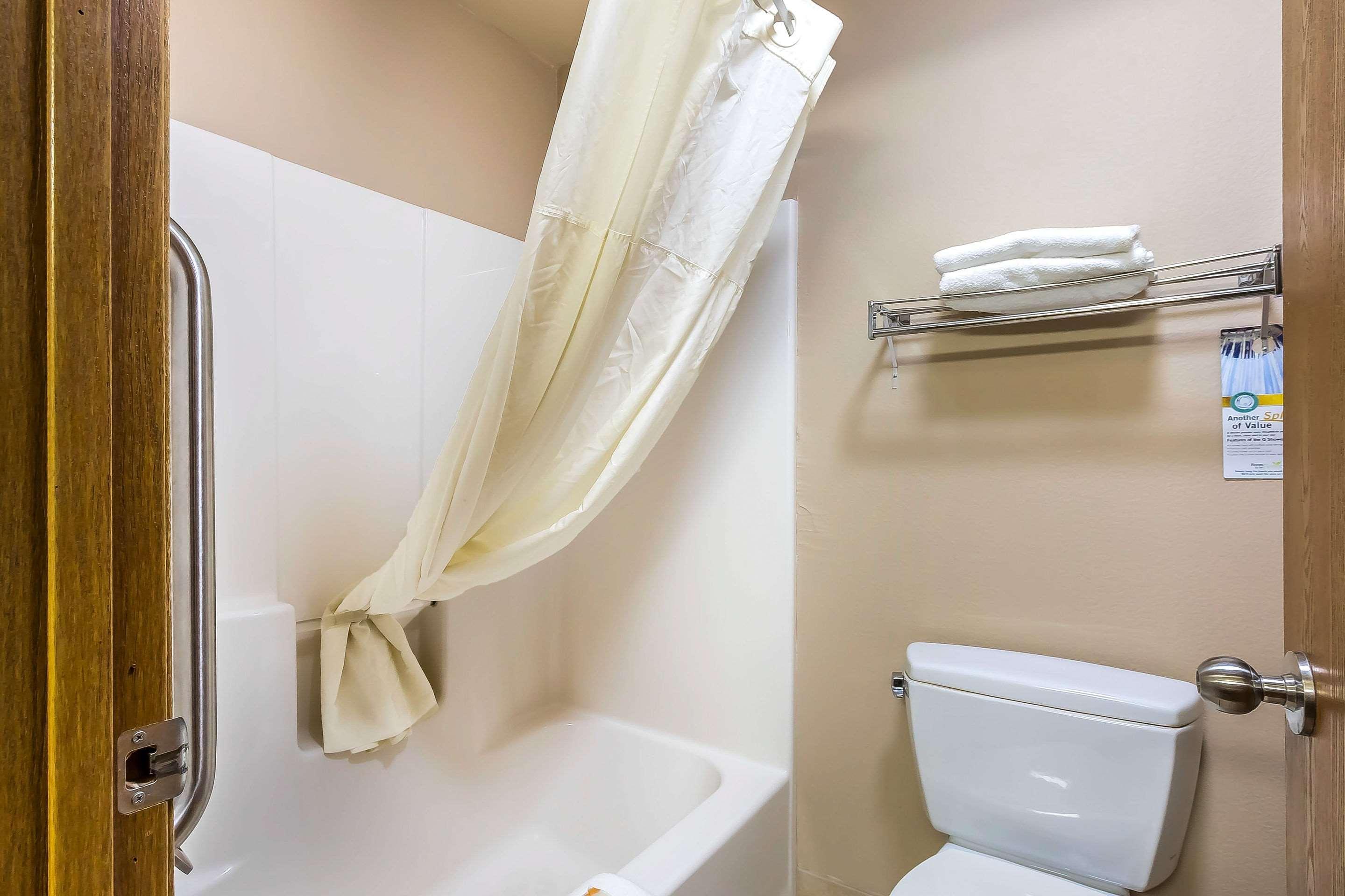 Quality Inn & Suites Chesterfield Village Спрингфийлд Екстериор снимка