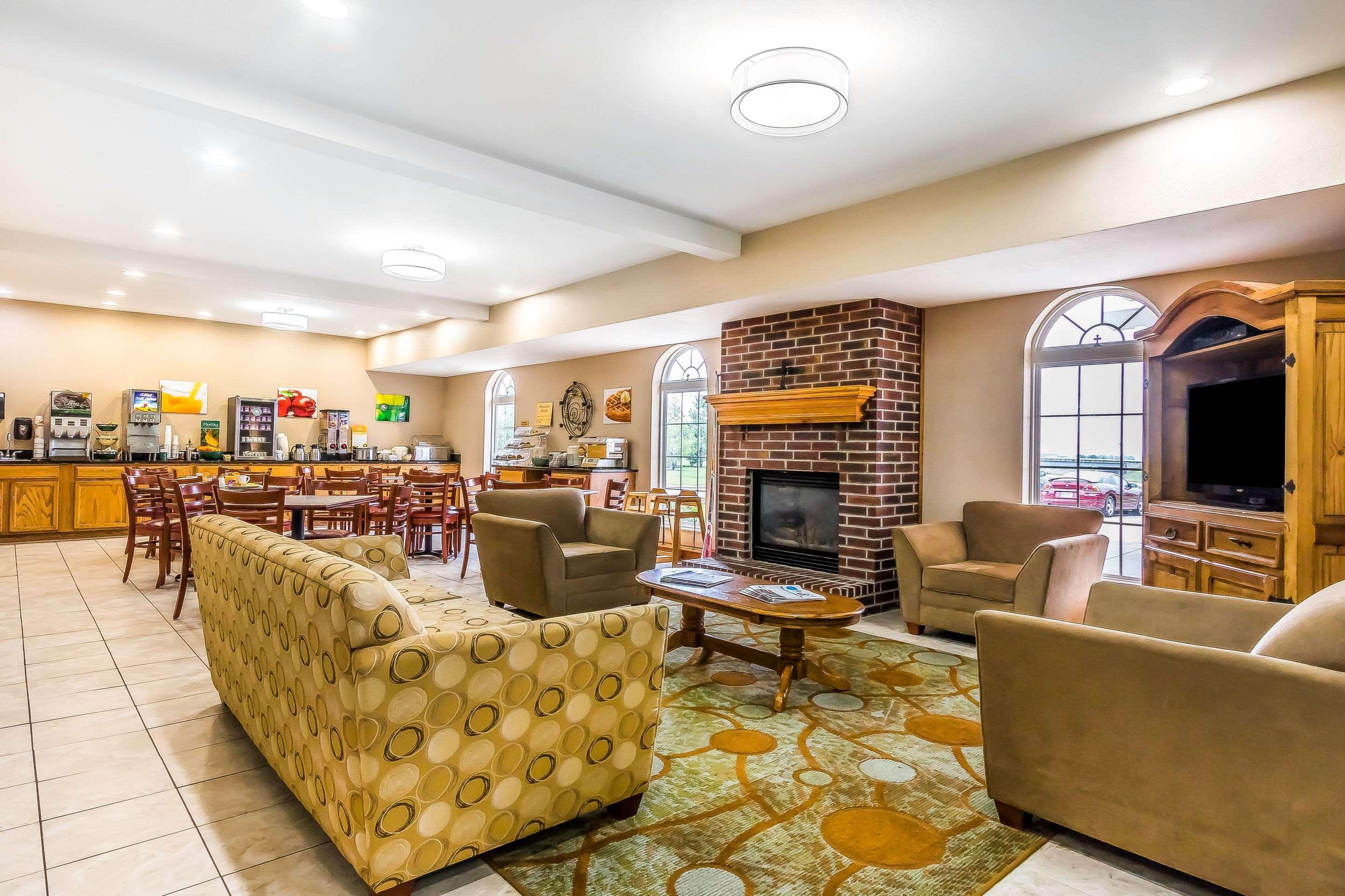 Quality Inn & Suites Chesterfield Village Спрингфийлд Екстериор снимка