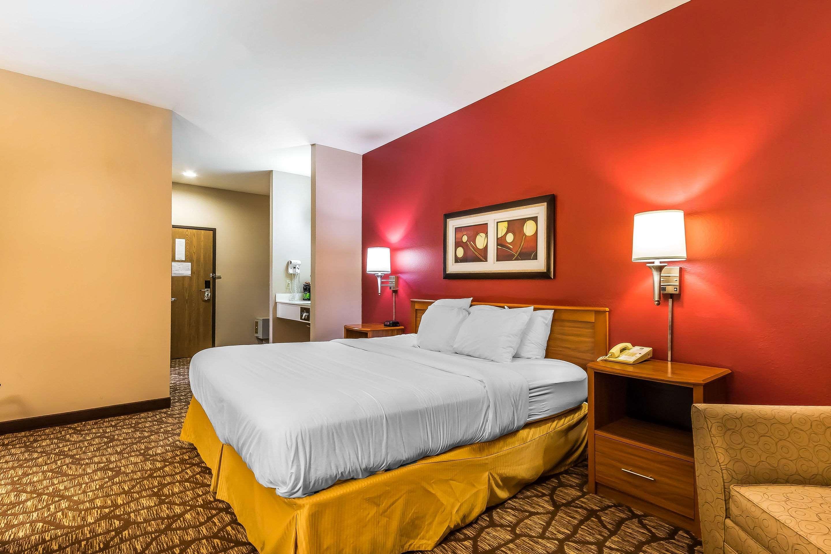 Quality Inn & Suites Chesterfield Village Спрингфийлд Екстериор снимка
