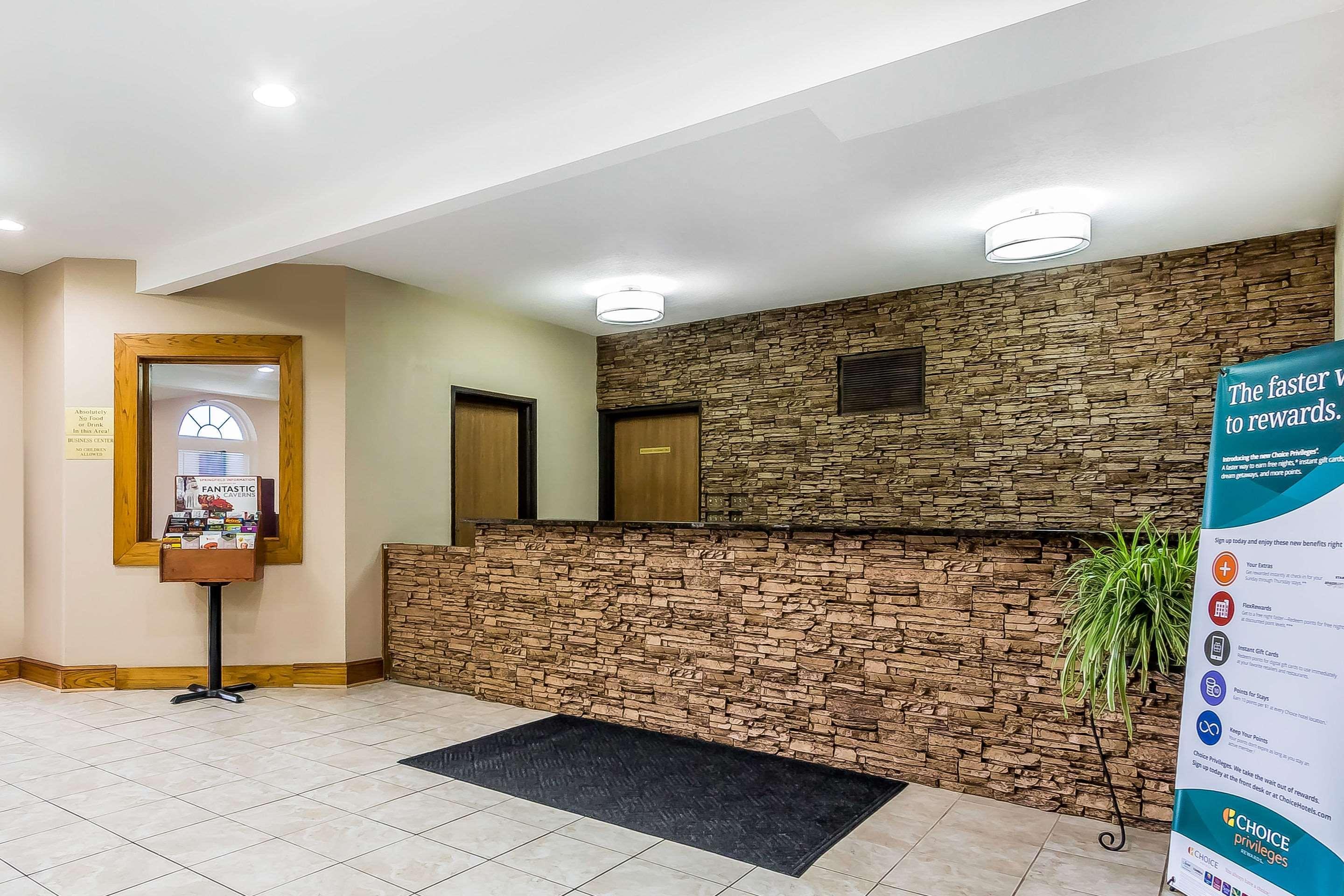 Quality Inn & Suites Chesterfield Village Спрингфийлд Екстериор снимка