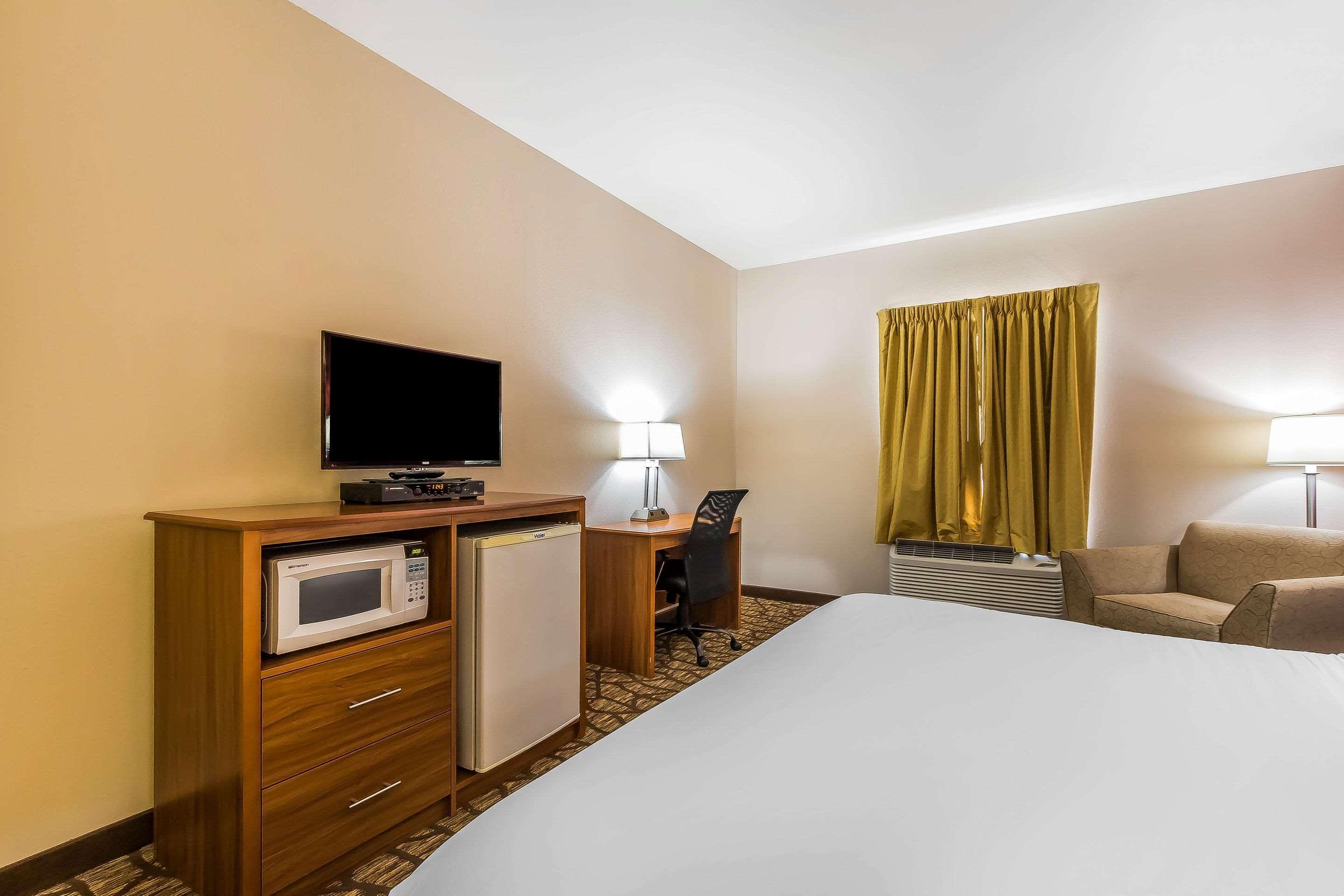 Quality Inn & Suites Chesterfield Village Спрингфийлд Екстериор снимка
