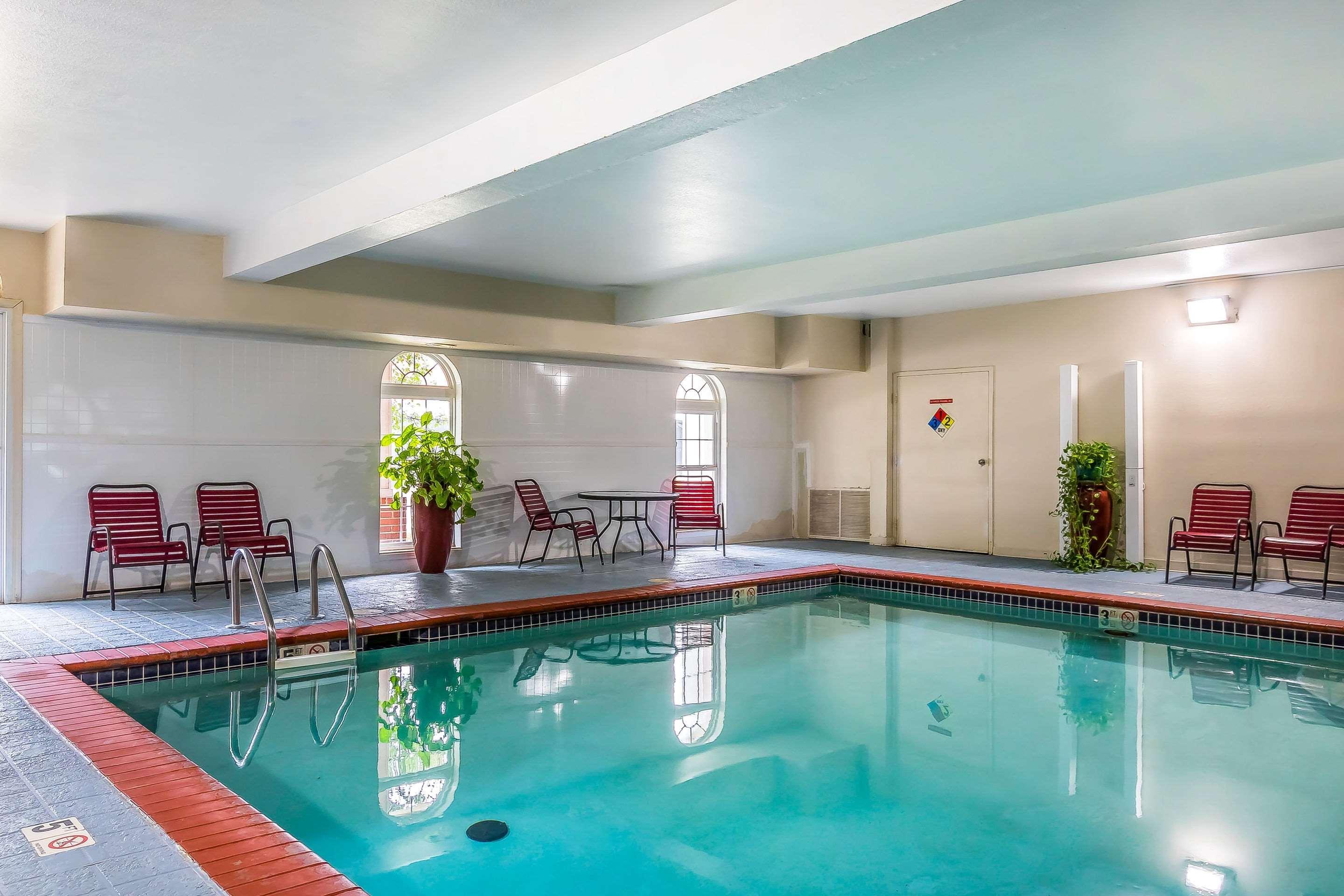 Quality Inn & Suites Chesterfield Village Спрингфийлд Екстериор снимка