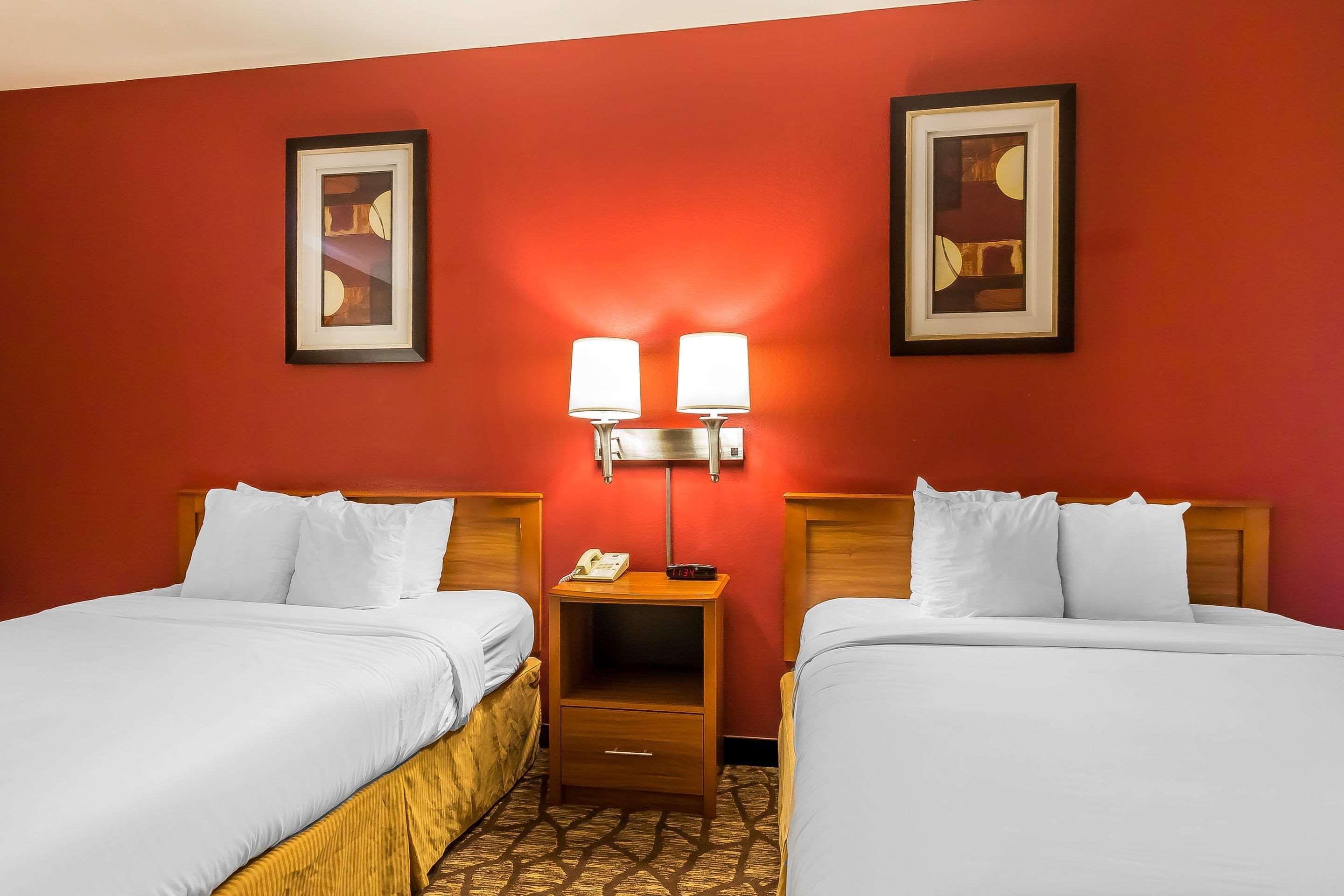 Quality Inn & Suites Chesterfield Village Спрингфийлд Екстериор снимка