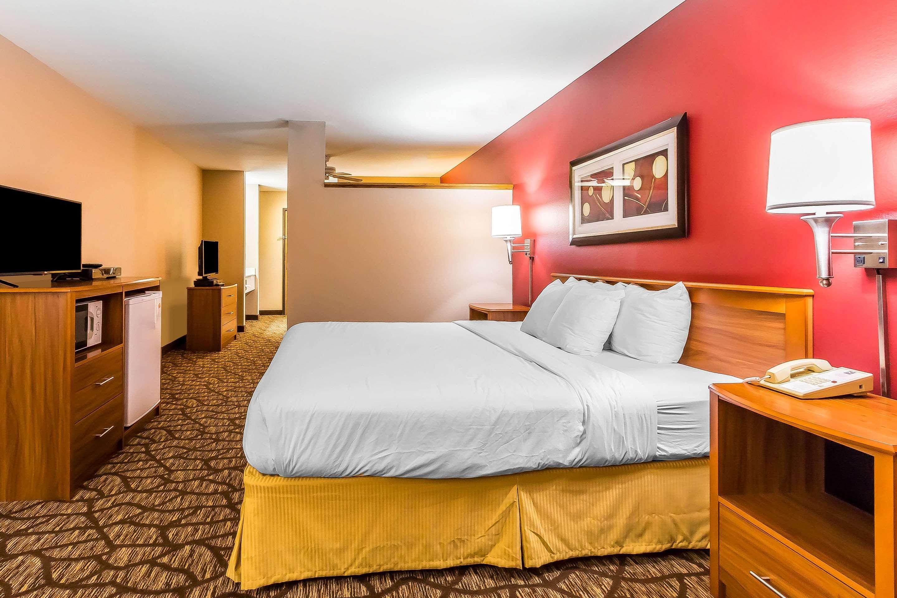 Quality Inn & Suites Chesterfield Village Спрингфийлд Екстериор снимка