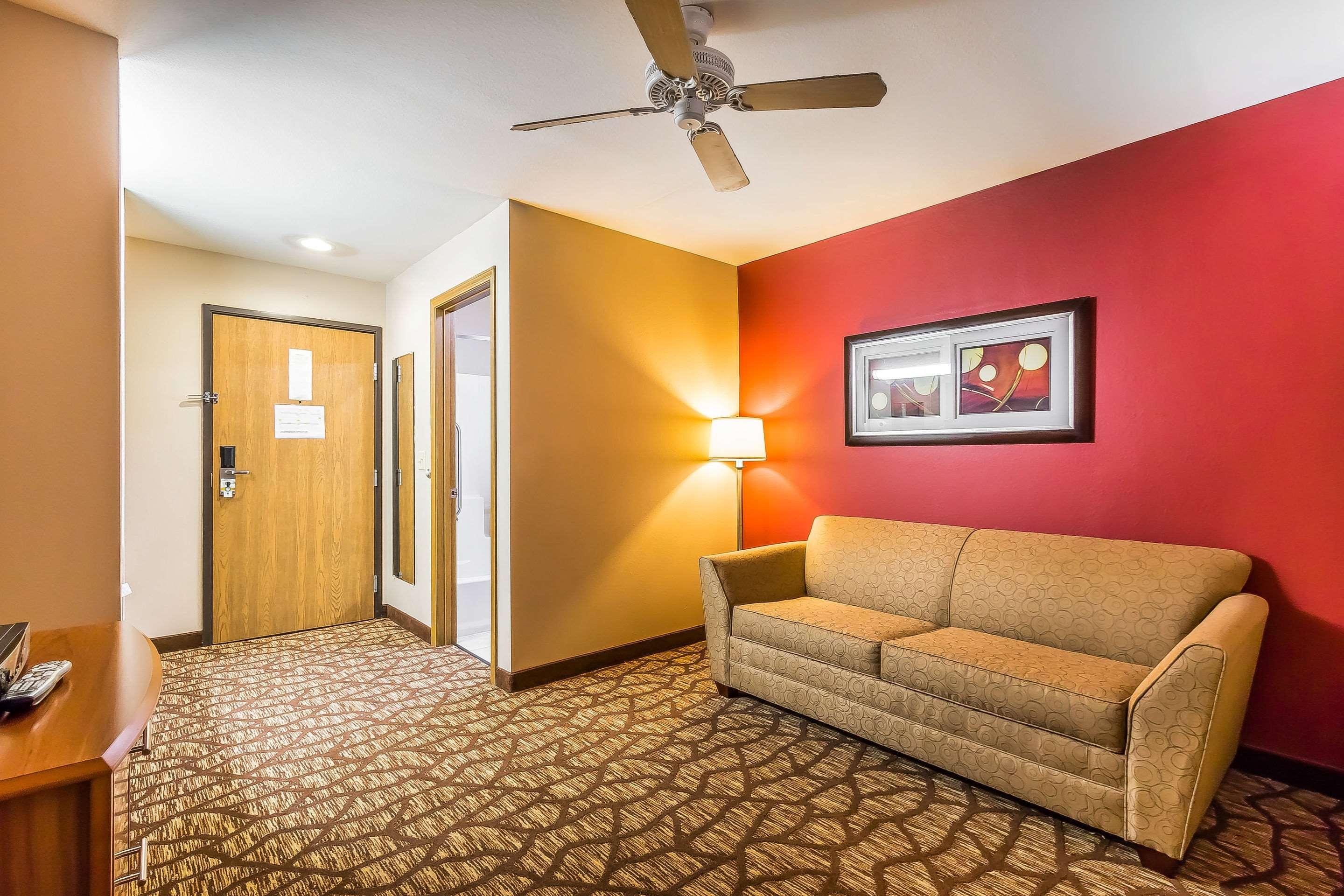 Quality Inn & Suites Chesterfield Village Спрингфийлд Екстериор снимка