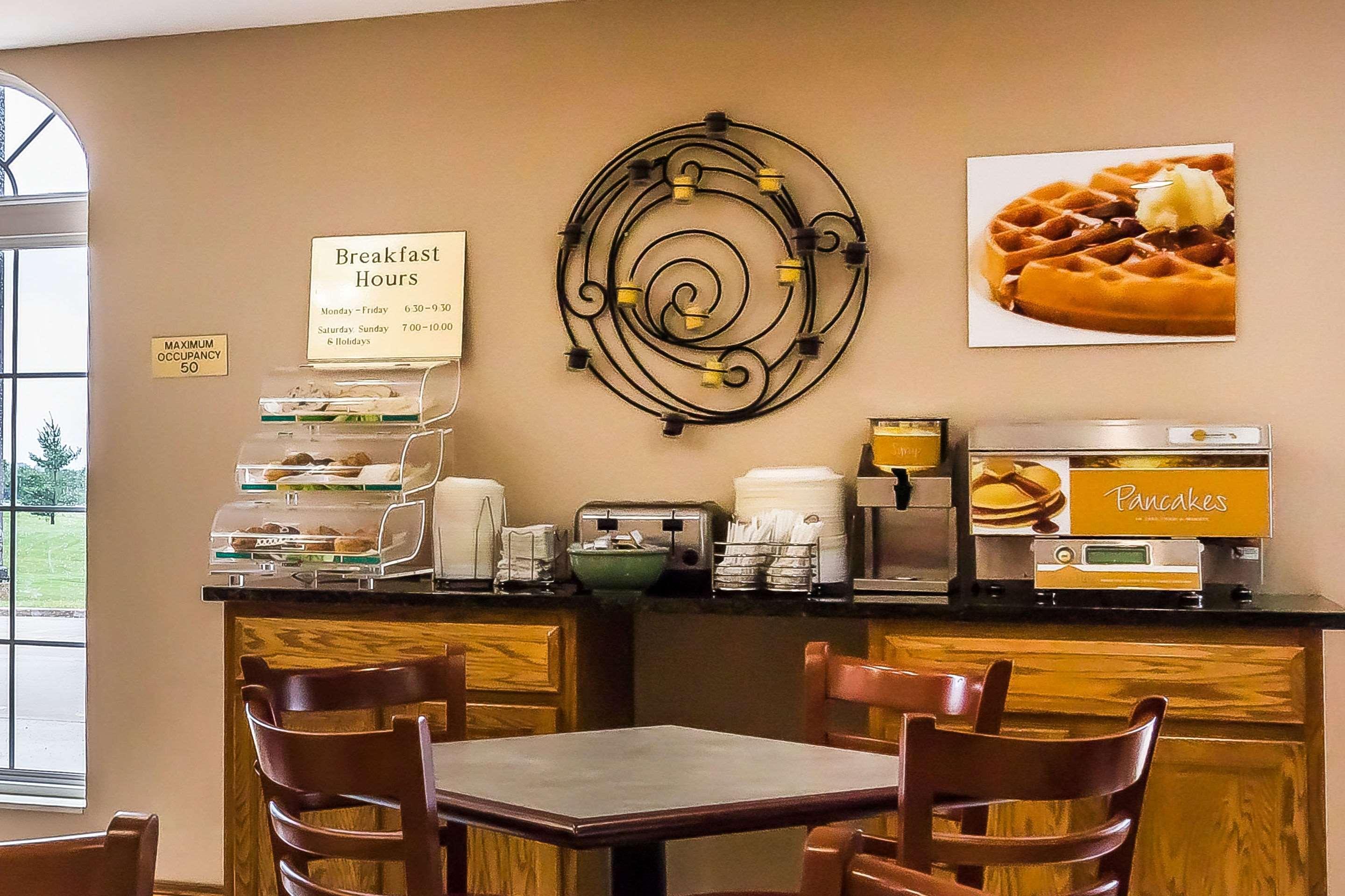 Quality Inn & Suites Chesterfield Village Спрингфийлд Екстериор снимка