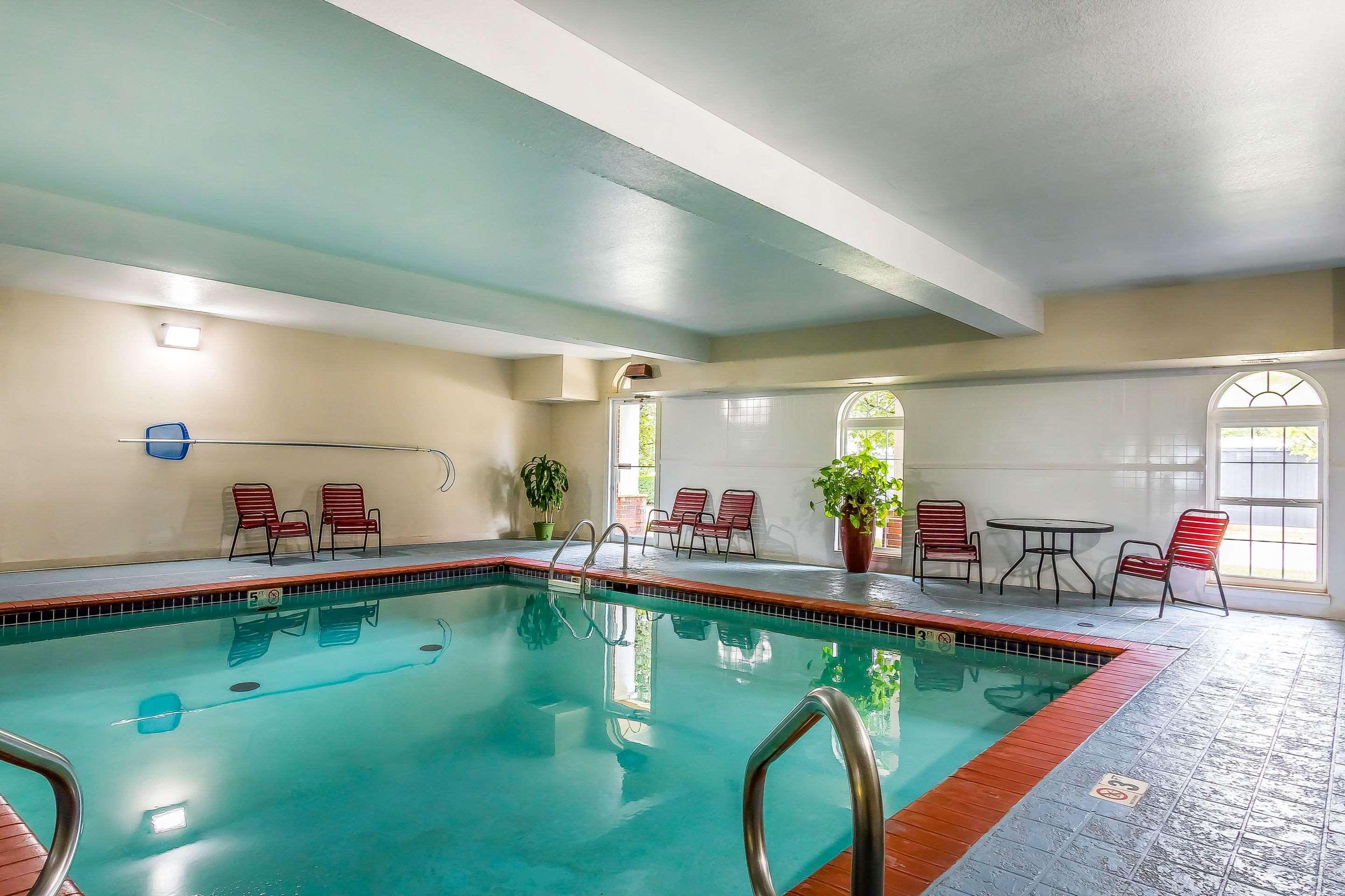 Quality Inn & Suites Chesterfield Village Спрингфийлд Екстериор снимка