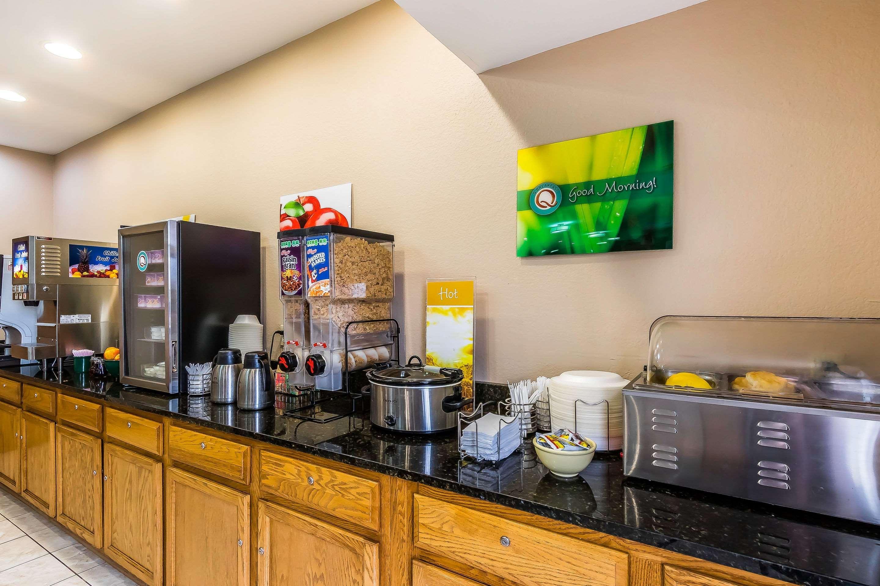 Quality Inn & Suites Chesterfield Village Спрингфийлд Екстериор снимка