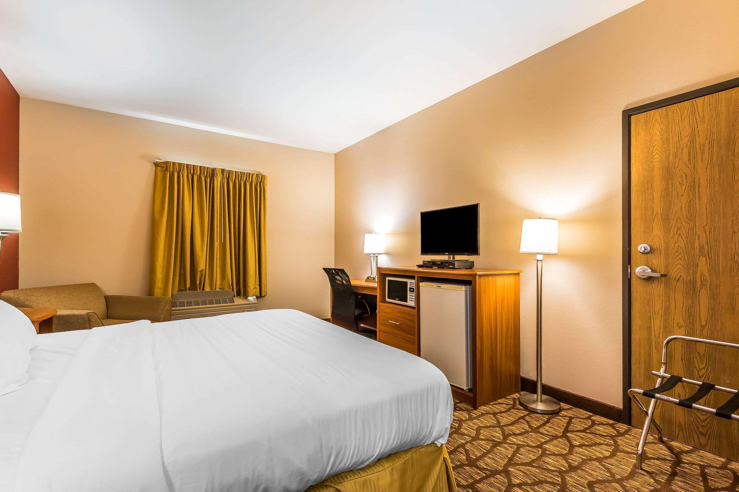 Quality Inn & Suites Chesterfield Village Спрингфийлд Екстериор снимка