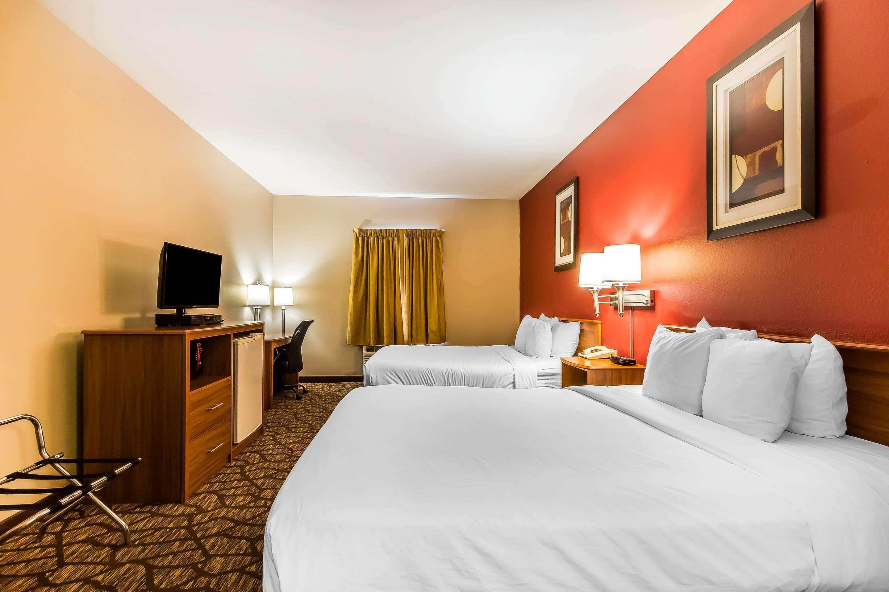 Quality Inn & Suites Chesterfield Village Спрингфийлд Екстериор снимка
