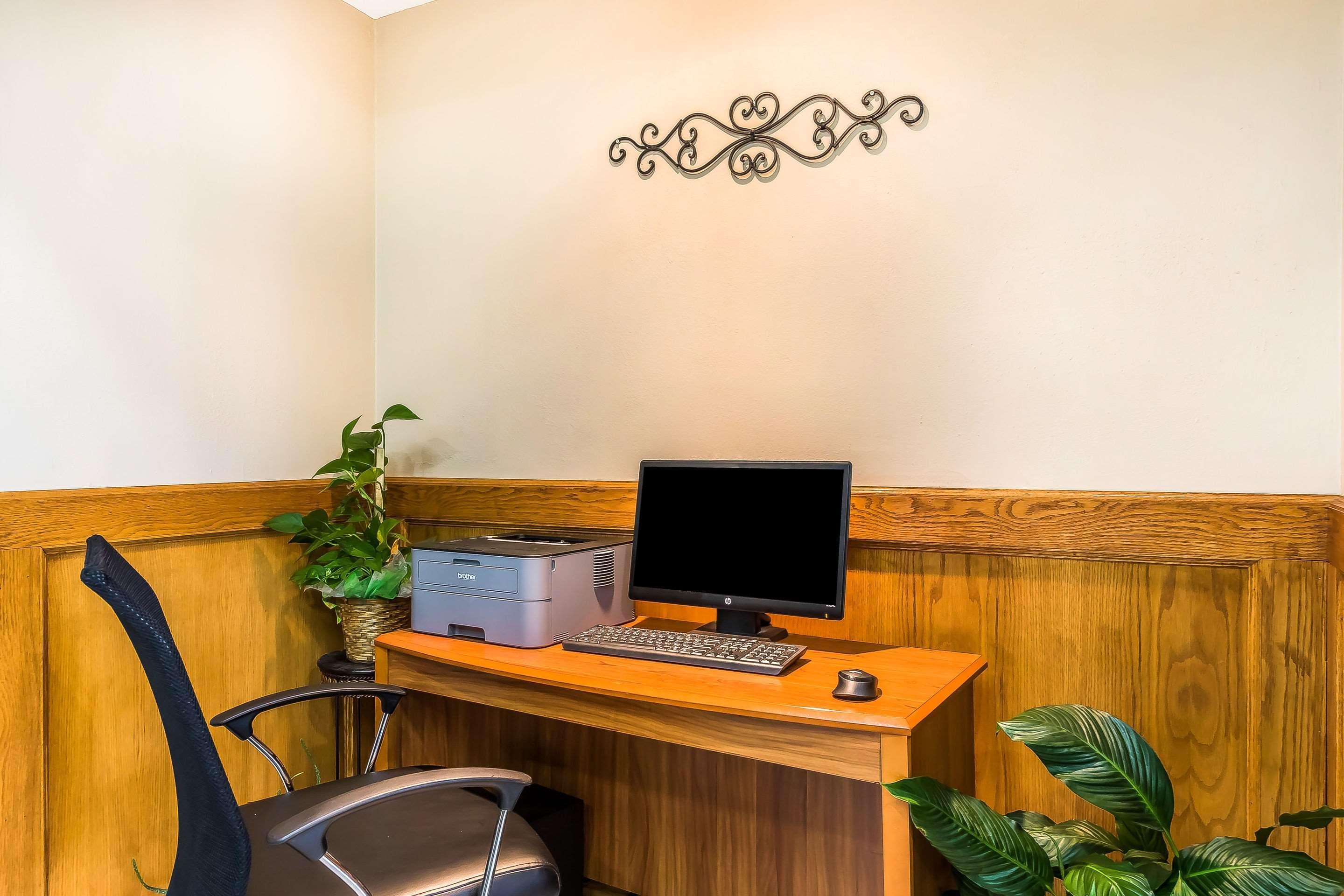 Quality Inn & Suites Chesterfield Village Спрингфийлд Екстериор снимка