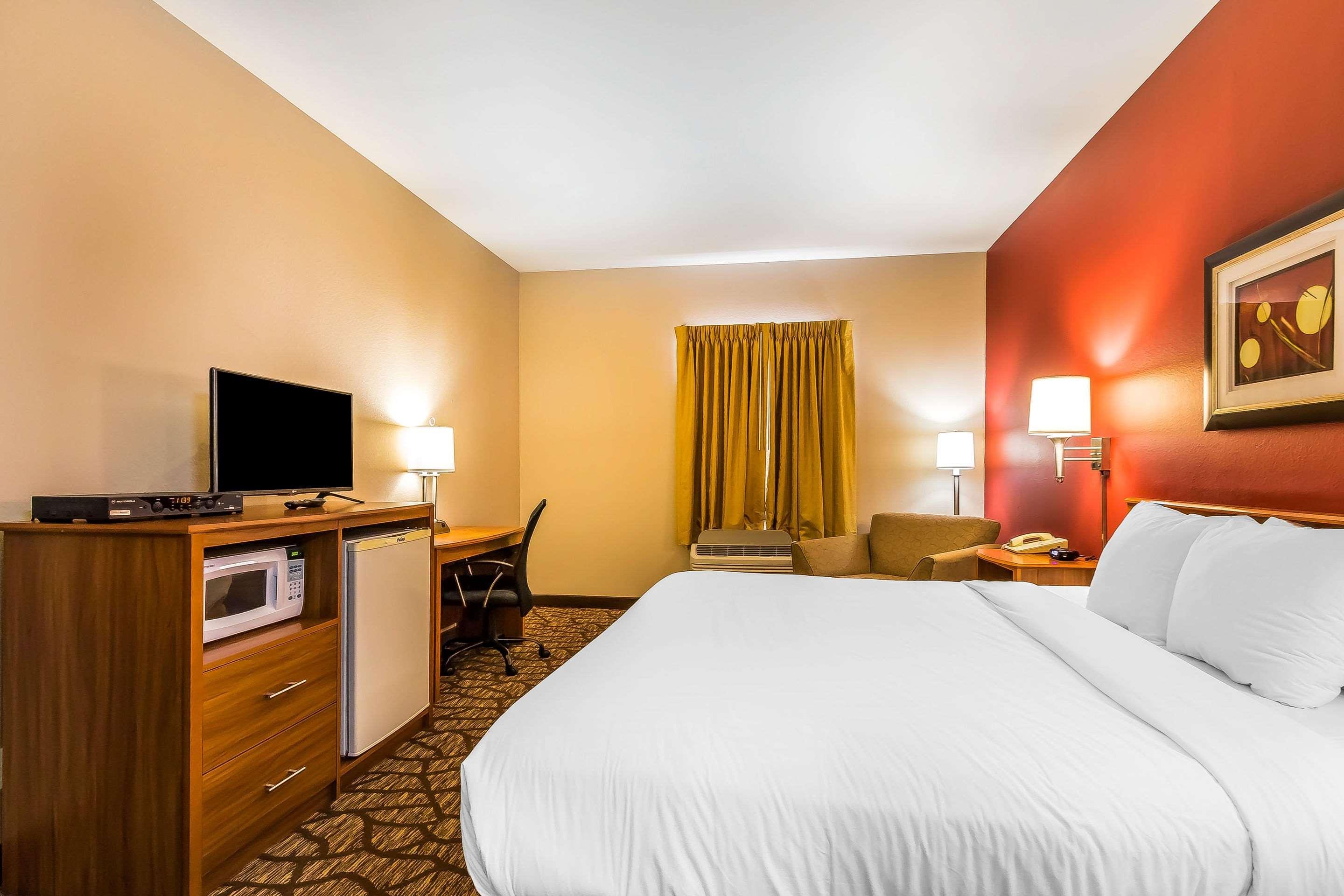 Quality Inn & Suites Chesterfield Village Спрингфийлд Екстериор снимка