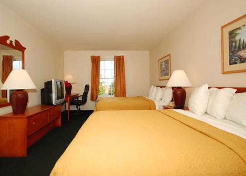 Quality Inn & Suites Chesterfield Village Спрингфийлд Екстериор снимка