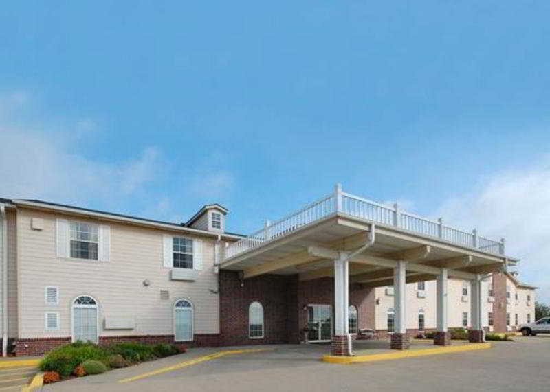 Quality Inn & Suites Chesterfield Village Спрингфийлд Екстериор снимка